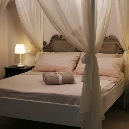 Apartment Teatro Nuovo Naples
