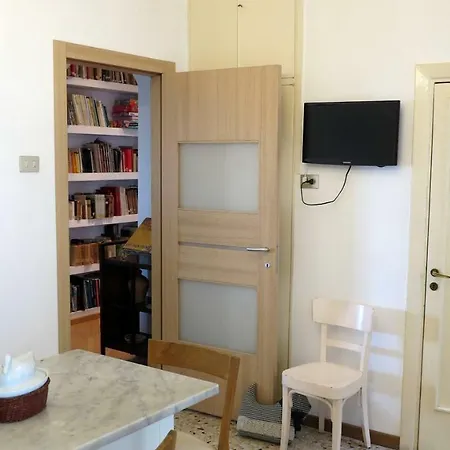 Spazioso E Panoramico Appartamento, Quartiere Vomero * Napoli