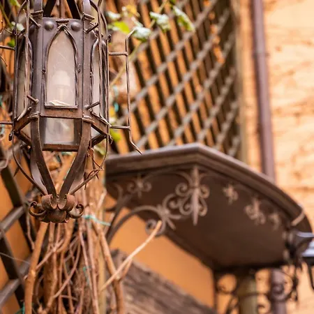 Apartment Piazza Del Gesu By Domusextra Naples