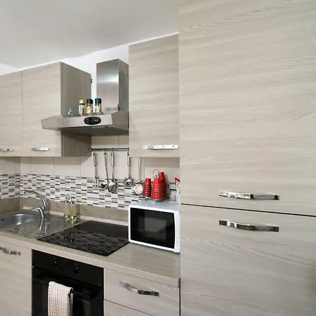 Apartament Maurizio E Alessia House *