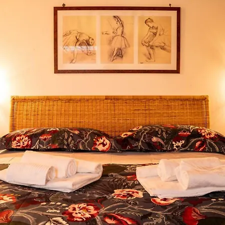 Apartment Piazza Del Gesu By Domusextra Naples