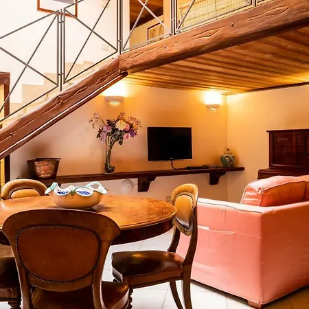 Apartment Piazza Del Gesu By Domusextra Naples