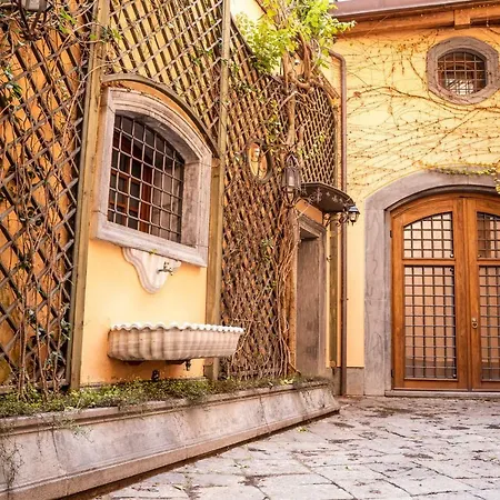 Apartment Piazza Del Gesu By Domusextra