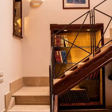 Apartment Piazza Del Gesu By Domusextra Naples