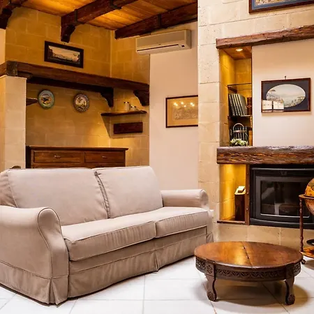 Apartment Piazza Del Gesu By Domusextra
