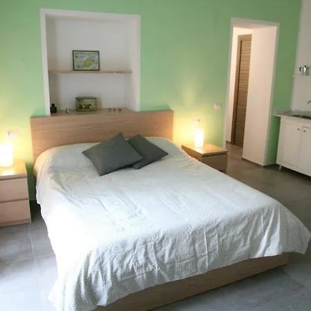 Bed & Breakfast Alyssa House
