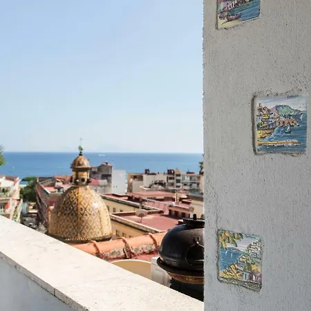 Martucci With Seaview Napels