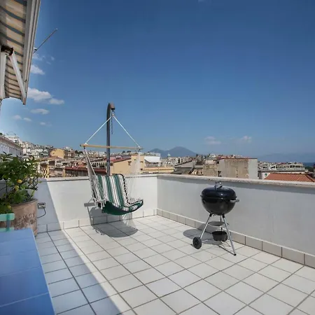 Martucci With Seaview Napels
