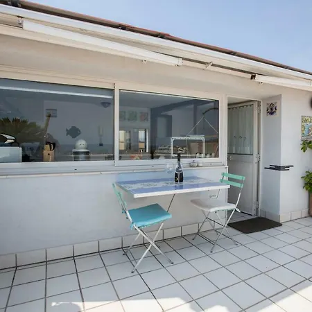 Martucci With Seaview Appartement