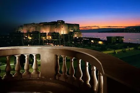 Grand Santa Lucia نابولي