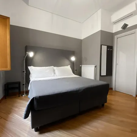 Pensión Piazza Carita 4*