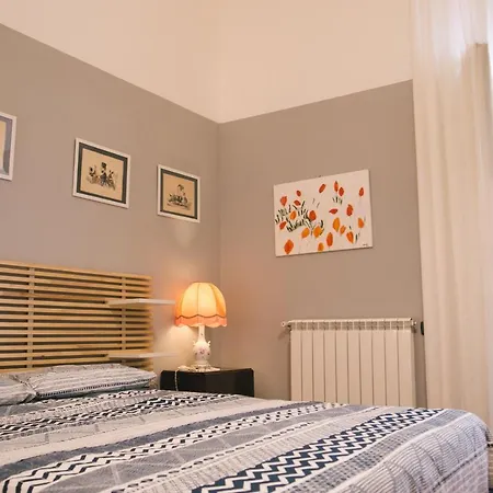 La Casa Del Nespolo, 2 Terrazzi E 2 Bagni In Centro * Naples