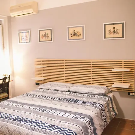 La Casa Del Nespolo, 2 Terrazzi E 2 Bagni In Centro * Naples