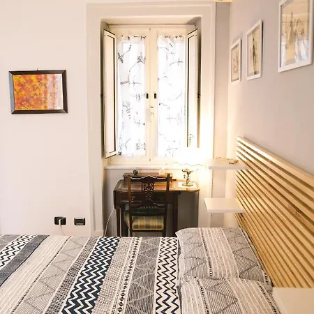 La Casa Del Nespolo, 2 Terrazzi E 2 Bagni In Centro * Naples