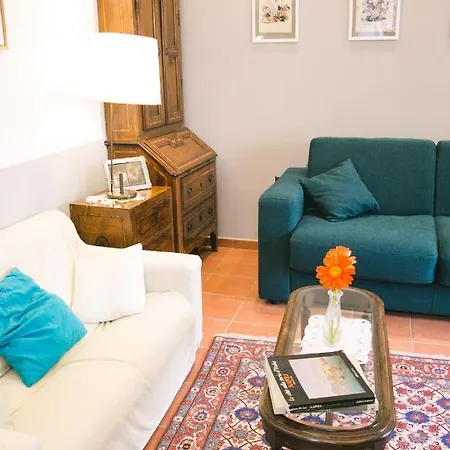 La Casa Del Nespolo, 2 Terrazzi E 2 Bagni In Centro * Naples