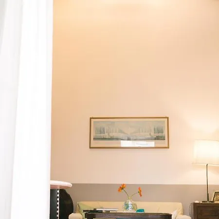 La Casa Del Nespolo, 2 Terrazzi E 2 Bagni In Centro Naples