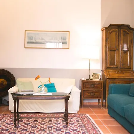 Apartment La Casa Del Nespolo, 2 Terrazzi E 2 Bagni In Centro *