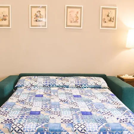 La Casa Del Nespolo, 2 Terrazzi E 2 Bagni In Centro Naples