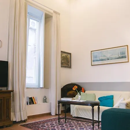 La Casa Del Nespolo, 2 Terrazzi E 2 Bagni In Centro Apartment *