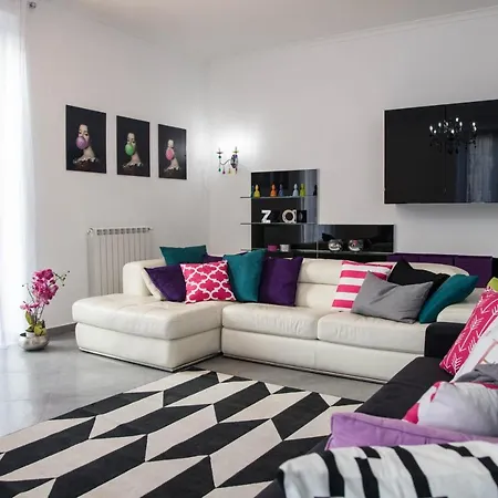 Ferdinando Arthouse Oversized Modern - By Gocce Team Apartment *