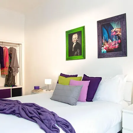 Ferdinando Arthouse Oversized Modern - By Gocce Team Apartment *