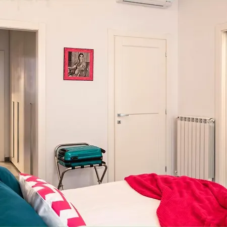Apartment Ferdinando Arthouse Oversized Modern - By Gocce Team Naples