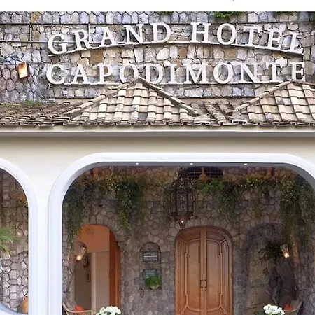 Grand Capodimonte Отель