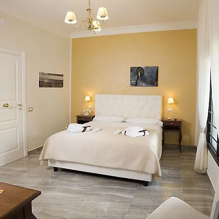 Neapolitantrips Hotel 4*
