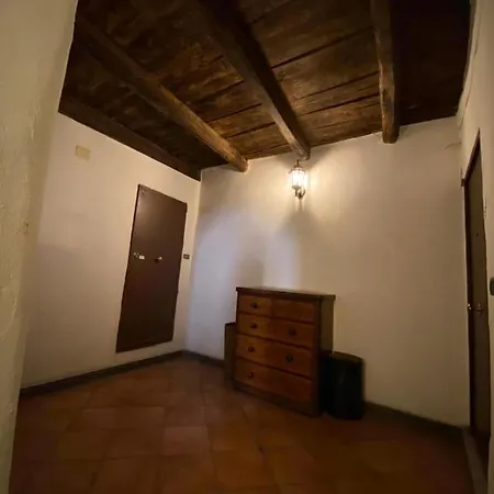 Via Cappella Vecchia 24 - Giù * Napoli