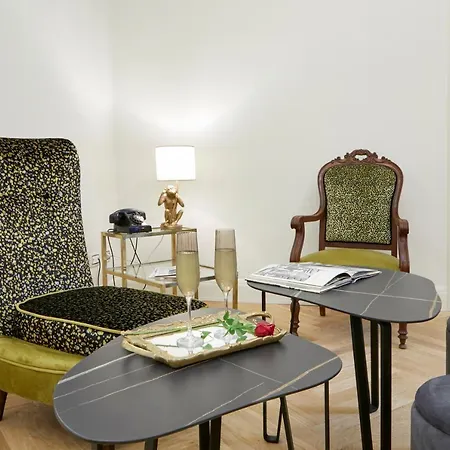 Casa Vittoria - Santa Lucia 2* نابولي