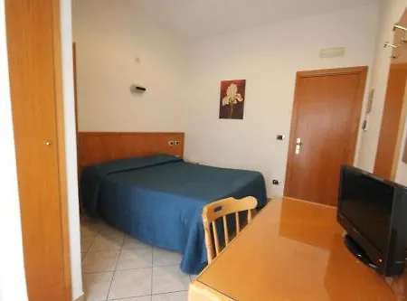 Hotel Zara 2*