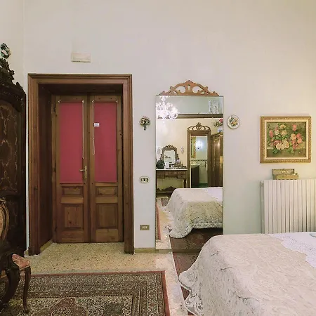 Atmosfere Del Centro Storico Неаполь