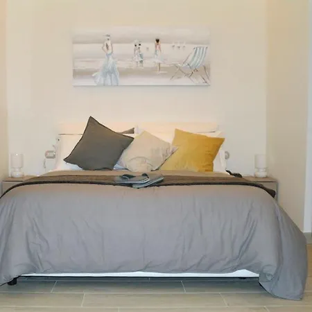 Chiaia 216 Bed & Breakfast 2*