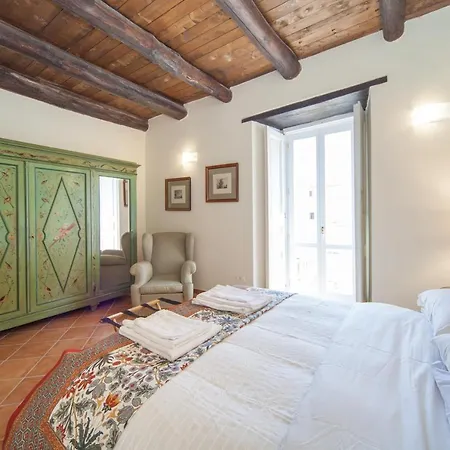 Apartment Palazzo Marigliano - Serviced Naples