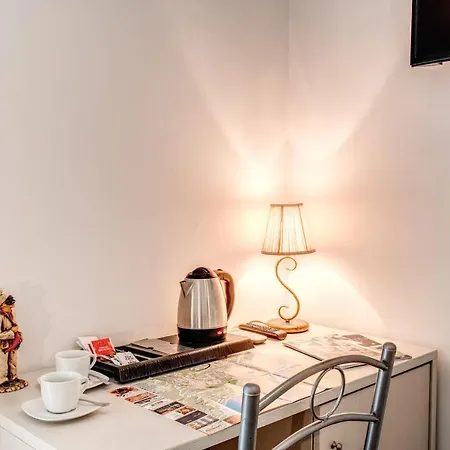 Guest house Napoli's Gold 4*
