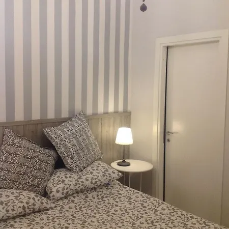فندق مبيت وإفطار داي ديكوماني 3*