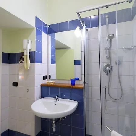 Mergellina מלון 3*