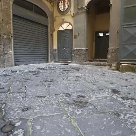 L'antico Borgo Angioino Nápoles