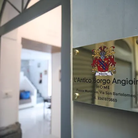 L'antico Borgo Angioino * Nápoles