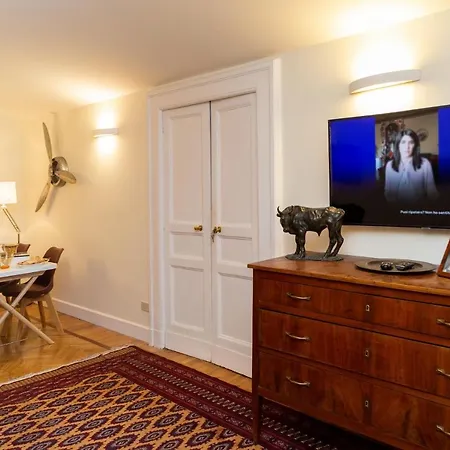 Bed & Breakfast Baru In Chiaia Naples
