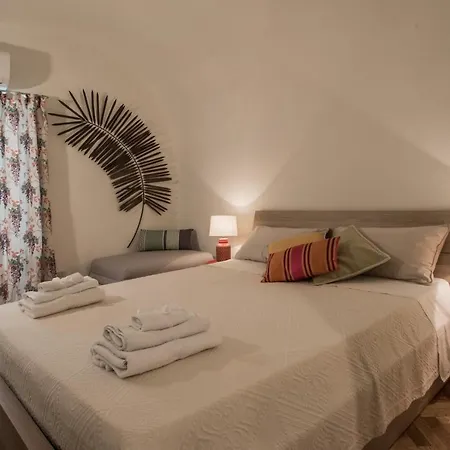 Bed & Breakfast Baru In Chiaia *