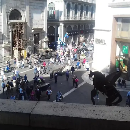 Alojamento de Acomodação e Pequeno-almoço Toledo Street Nápoles
