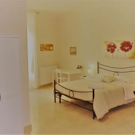 Domusrealstella فندق مبيت وإفطار 2*