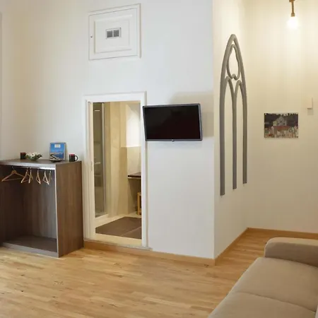 Domus 25 Neapel