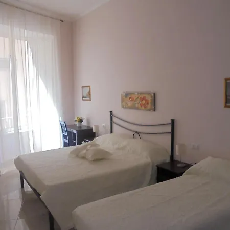 Domusrealstella فندق مبيت وإفطار 2*