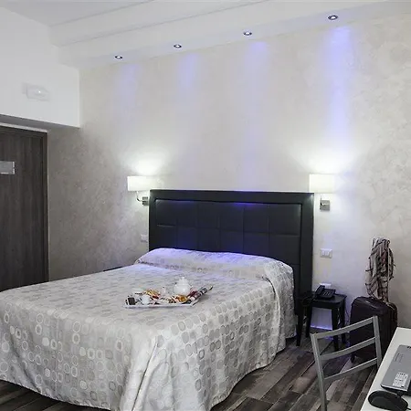 Couette-café Garibaldi Square 2*