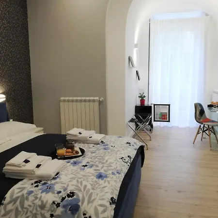 Porta San Gennaro Bed & Breakfast 2*