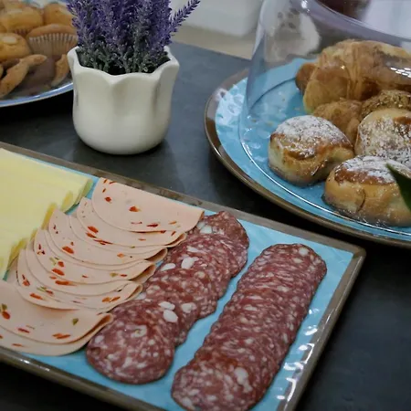 Porta San Gennaro Bed & Breakfast 2*