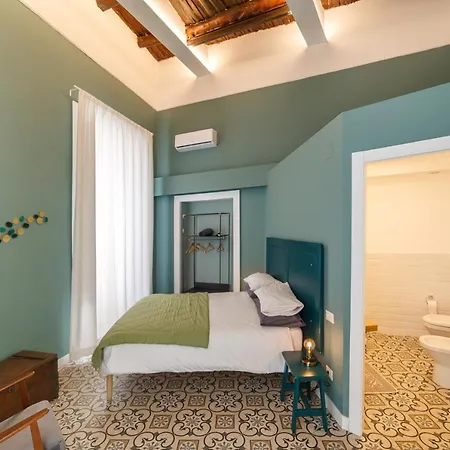 فندق مبيت وإفطار Le Chiavi Di Casa نابولي