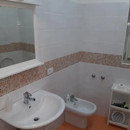 La Casetta Arancione Nell'aeroporto Di Apartment